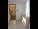 Appartements Davorka - 50m from the sea A1(2+2), A2(2+2) Trogir - Riviera de Trogir  - Appartement - A1(2+2): couloir