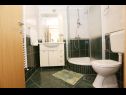 Appartements Davorka - 50m from the sea A1(2+2), A2(2+2) Trogir - Riviera de Trogir  - Appartement - A1(2+2): salle de bain W-C