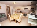 Appartements Davorka - 50m from the sea A1(2+2), A2(2+2) Trogir - Riviera de Trogir  - Appartement - A1(2+2): cuisine salle à manger