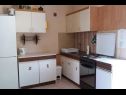 Appartements et chambres Ivo - with garden: A1(2+2), R1(2+1), R2(2) Trogir - Riviera de Trogir  - cuisine d'été
