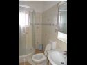 Appartements Marija - 10m from beach: A1(4+1), A2(6), A3(6+2) Trogir - Riviera de Trogir  - Appartement - A2(6): salle de bain W-C