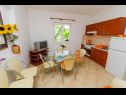 Appartements Iva - 150m from the beach: A1(4), A3(3), SA2(2) Trogir - Riviera de Trogir  - Appartement - A3(3): cuisine salle à manger