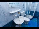 Appartements Iva - 150m from the beach: A1(4), A3(3), SA2(2) Trogir - Riviera de Trogir  - Appartement - A3(3): salle de bain W-C