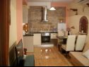 Appartements et chambres Jare - in old town R1 zelena(2), A2 gornji (2+2) Trogir - Riviera de Trogir  - cuisine salle à manger