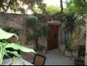 Appartements et chambres Jare - in old town R1 zelena(2), A2 gornji (2+2) Trogir - Riviera de Trogir  - terrasse de jardin