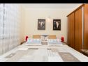 Appartements Mare - near city center A1 (4+1), A2 (2+1), A3 (2+1) Trogir - Riviera de Trogir  - Appartement - A1 (4+1): chambre &agrave; coucher