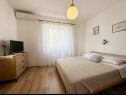 Appartements Mihaela - sea view : A1(5+1), A2(4), SA3(2) Trogir - Riviera de Trogir  - Appartement - A2(4): chambre &agrave; coucher