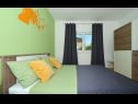 Appartements Paž - 28m from the beach: A1(4+2), A2(2+1), A3(4+1) Vinisce - Riviera de Trogir  - Appartement - A1(4+2): chambre &agrave; coucher