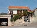 Appartements Ivo - barbecue: A1(2+1) Vinisce - Riviera de Trogir  - maison