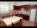 Appartements Mar - 10m from the sea: A1(5+1), A2(6) Vinisce - Riviera de Trogir  - Appartement - A1(5+1): cuisine salle à manger