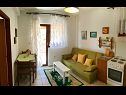 Appartements Ivo - barbecue: A1(2+1) Vinisce - Riviera de Trogir  - Appartement - A1(2+1): séjour