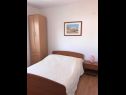Appartements Deni - 30 m from sea: A2(4+1), A3(4+2) Vinisce - Riviera de Trogir  - Appartement - A3(4+2): chambre &agrave; coucher