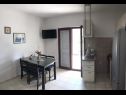 Appartements Deni - 30 m from sea: A2(4+1), A3(4+2) Vinisce - Riviera de Trogir  - Appartement - A3(4+2): cuisine salle à manger