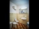 Appartements Ivan - close to the sea: A1(8+1), A2(2) Vinisce - Riviera de Trogir  - Appartement - A1(8+1): salle de bain W-C