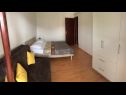 Appartements Deni - 30 m from sea: A2(4+1), A3(4+2) Vinisce - Riviera de Trogir  - Appartement - A2(4+1): chambre &agrave; coucher