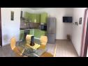Appartements Deni - 30 m from sea: A2(4+1), A3(4+2) Vinisce - Riviera de Trogir  - Appartement - A2(4+1): cuisine salle à manger