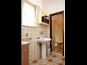 Appartements Mar - 10m from the sea: A1(5+1), A2(6) Vinisce - Riviera de Trogir  - Appartement - A2(6): salle de bain W-C