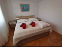Appartements Srđan - 10 m from the beach : A1(4), A2(2+1), A3(4+1) Vinisce - Riviera de Trogir  - Appartement - A2(2+1): chambre &agrave; coucher