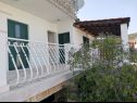 Appartements Srđan - 10 m from the beach : A1(4), A2(2+1), A3(4+1) Vinisce - Riviera de Trogir  - Appartement - A2(2+1): terrasse