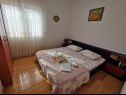 Appartements Srđan - 10 m from the beach : A1(4), A2(2+1), A3(4+1) Vinisce - Riviera de Trogir  - Appartement - A3(4+1): chambre &agrave; coucher