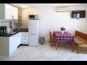 Appartements Sunce - next to the sea A1(4+1) Vinisce - Riviera de Trogir  - Appartement - A1(4+1): cuisine salle à manger