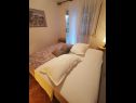 Appartements Srđan - 10 m from the beach : A1(4), A2(2+1), A3(4+1) Vinisce - Riviera de Trogir  - Appartement - A1(4): chambre &agrave; coucher