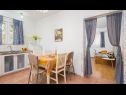 Appartements Ivo - beach nearby: A1(2+3), A2(2+2), A3(4+1) Vinisce - Riviera de Trogir  - Appartement - A2(2+2): cuisine salle à manger