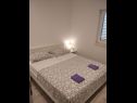 Appartements Ivan  - 15 m from beach: A1(7), SA2(2), A3(2+1) Vinisce - Riviera de Trogir  - Appartement - A3(2+1): chambre &agrave; coucher