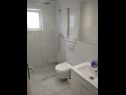 Appartements Ivan  - 15 m from beach: A1(7), SA2(2), A3(2+1) Vinisce - Riviera de Trogir  - Appartement - A3(2+1): salle de bain W-C