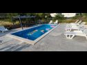Appartements Marino - with parking : A1(4+2), A2(4+2) Vinisce - Riviera de Trogir  - piscine
