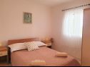 Appartements Roko - big terrace A1(4) Baie Rukavac - Île de Vis  - Croatie  - Appartement - A1(4): chambre &agrave; coucher