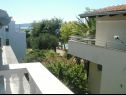 Appartements et chambres Aleksandra - 10 m from sea: A1 lijevi(2+2), A2 desni(2+2), A3(4+1), A4(2+2), R7(2), A5(4), A6(4+1) Bibinje - Riviera de Zadar  - Appartement - A3(4+1): vue du balcon