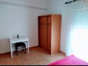 Appartements et chambres Aleksandra - 10 m from sea: A1 lijevi(2+2), A2 desni(2+2), A3(4+1), A4(2+2), R7(2), A5(4), A6(4+1) Bibinje - Riviera de Zadar  - Appartement - A3(4+1): chambre &agrave; coucher