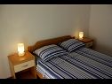 Appartements Davor - 20m from sea : A1(2+2), A2(2+2), A3(6) Mali Iz (Île de Iz) - Riviera de Zadar  - Appartement - A3(6): chambre &agrave; coucher