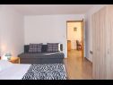 Appartements Remi - 300 m from sea: A1(4+2), A2(2+2), A3(2+2) Nin - Riviera de Zadar  - Appartement - A3(2+2): chambre &agrave; coucher