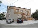 Appartements Ivan - 300 m from sea: A3(2), A4(2), SA5(2), A6(2) Nin - Riviera de Zadar  - stationnement