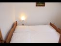 Appartements Ivan - 300 m from sea: A3(2), A4(2), SA5(2), A6(2) Nin - Riviera de Zadar  - Appartement - A3(2): chambre &agrave; coucher