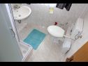 Appartements Ivan - 300 m from sea: A3(2), A4(2), SA5(2), A6(2) Nin - Riviera de Zadar  - Appartement - A3(2): salle de bain W-C