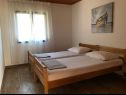 Appartements Petar - 30 m from sandy beach: A1(6+1), A2(4), SA3(2) Nin - Riviera de Zadar  - Appartement - A1(6+1): chambre &agrave; coucher