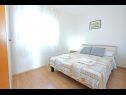 Appartements Nika - nice garden: A1(2), A2(4+1), A3(6), A4(2) Nin - Riviera de Zadar  - Appartement - A3(6): chambre &agrave; coucher