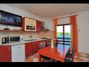 Appartements Ljilja - 10m from the sea with parking: A2(2+2), A3(2+2), A4(12) Nin - Riviera de Zadar  - Appartement - A3(2+2): cuisine salle à manger