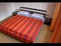 Appartements Dita - 400 m from sandy beach: A1(4), A2(4) Nin - Riviera de Zadar  - Appartement - A1(4): chambre &agrave; coucher