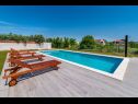 Appartements Ivan - modern & close to center: A1(4), A2(2+2) Nin - Riviera de Zadar  - piscine