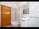 Appartements Ivan - modern & close to center: A1(4), A2(2+2) Nin - Riviera de Zadar  - Appartement - A1(4): salle de bain W-C