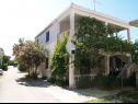 Appartements Vjeko - 200 m from sea: 1 - A1(2+2), 2 - B1(2+2) Nin - Riviera de Zadar  - maison