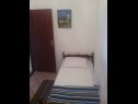 Appartements Vjeko - 200 m from sea: 1 - A1(2+2), 2 - B1(2+2) Nin - Riviera de Zadar  - Appartement - 1 - A1(2+2): chambre &agrave; coucher