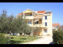 Appartements Mediteran - private parking: A1(2+1) Privlaka - Riviera de Zadar  - maison