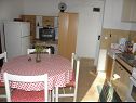 Appartements Teo - 8m from the sea & parking: A1 žuti(4), A2 bijeli(4), A3 novi(4) Privlaka - Riviera de Zadar  - Appartement - A2 bijeli(4): cuisine salle à manger