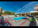 Appartements Mlađo - swimming pool: A1(4+2), A2(4+2), A3(2+2), A4(2+2) Privlaka - Riviera de Zadar  - piscine (maison et environs)