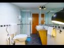 Appartements Secret Garden A2(2+2), A4(2+2) Razanac - Riviera de Zadar  - Appartement - A2(2+2): salle de bain W-C